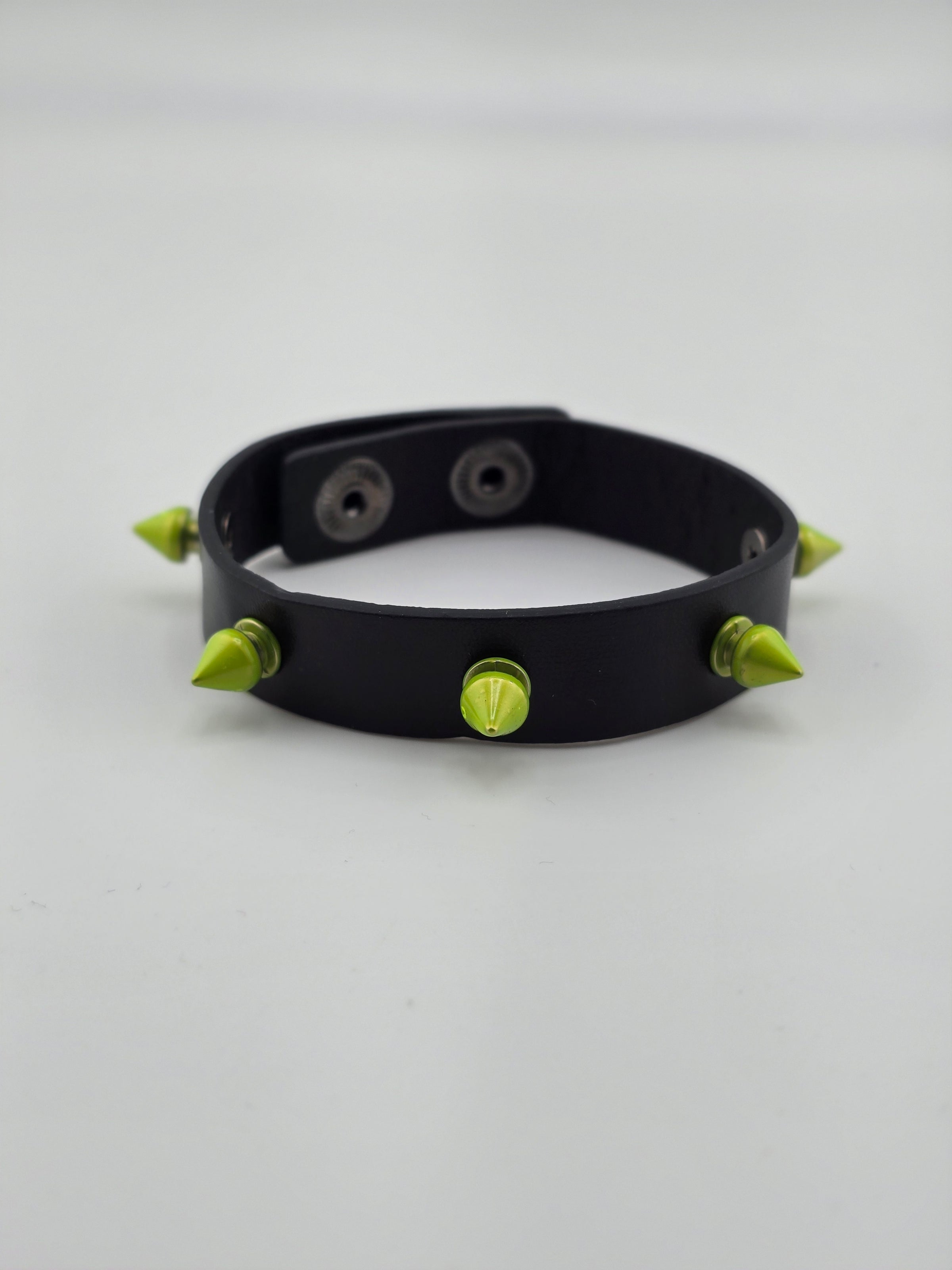 BR-Blk Lthr Neon Green Spikes