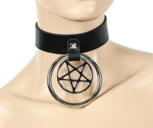 Pentagram in Ring Silver