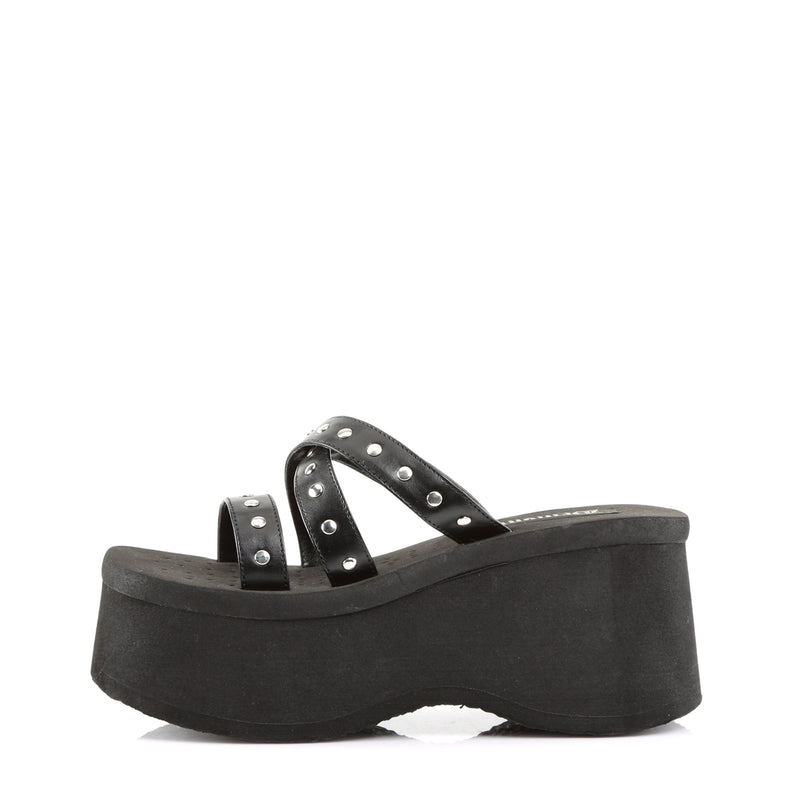 Funn-19 Platform Sandal w/Rivet